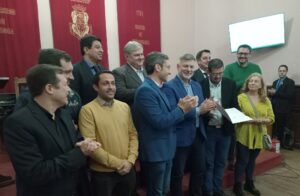 Javier Preto, junto a intendentes del interior, legisladores y autoridades del sector, junto a Nadir Nifury