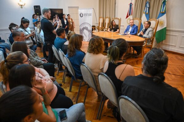 Brandán entregó aportes a cooperativas de Villa María